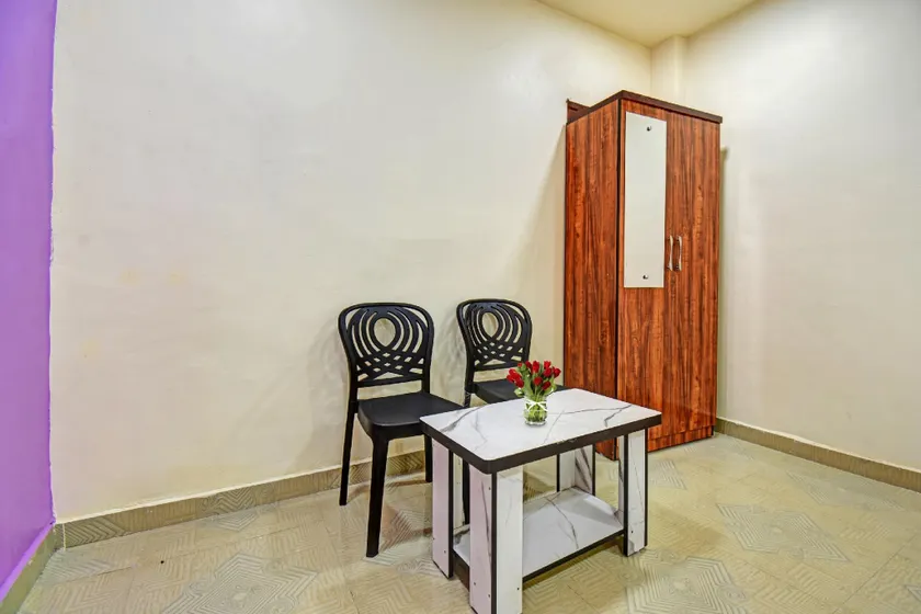 Capital O 92362 Hotel Chaintanya Inn - Image 1