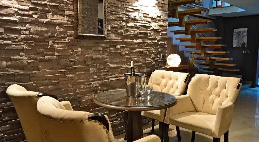 Domus Aparthotel - Image 1