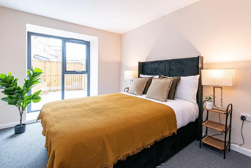 2 bedroom flat by Eccles Station with communal rooftop garden - Image 1