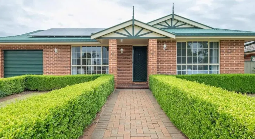 Windsor - Large Entertaining Area, Family Retreat - Image 1