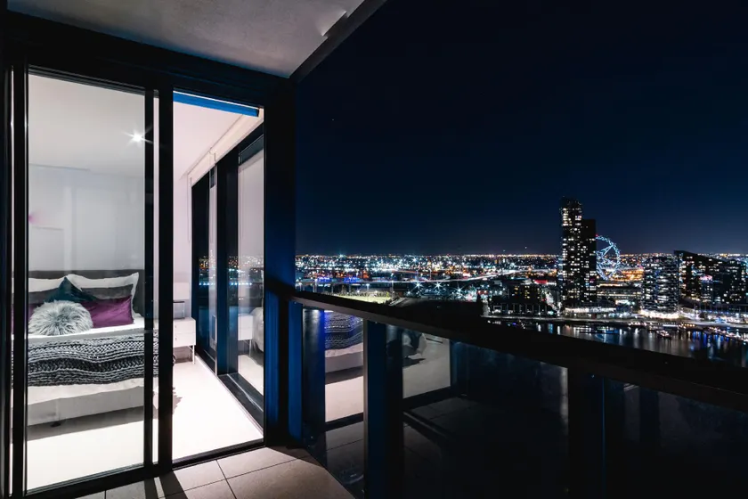 LUXURIOUS NYE FIREWORKS BALCONY VIEWS 2020 2B 2B - Image 1