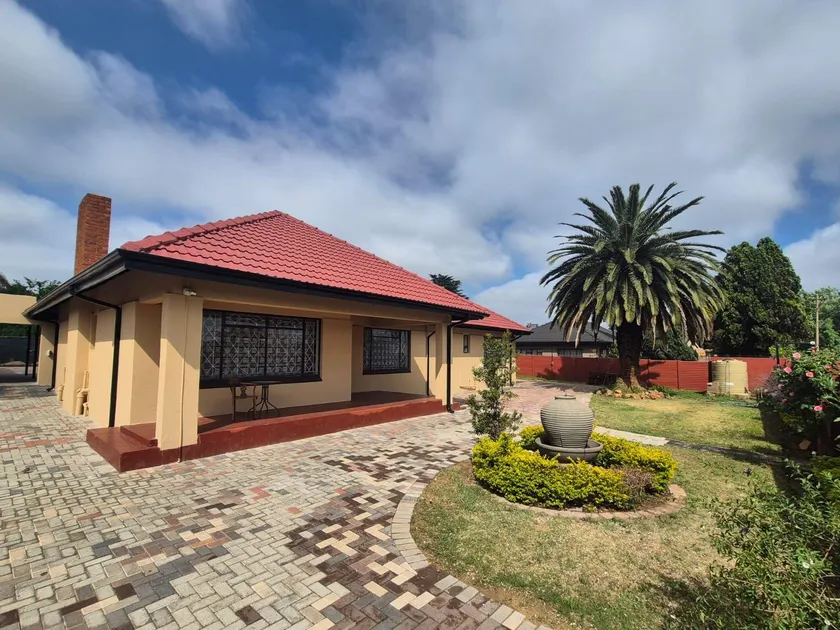 Ithonsi Guesthouse - Image 1