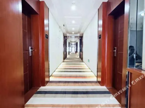 Elan Hotel (Longyan Wuping Manhattan Passenger Terminal) - Image 1