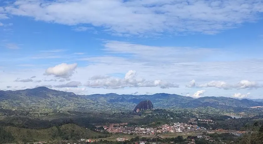 DESCANSO DEL ARRIERO - Su Mejor Descanso en Guatapé - Image 1