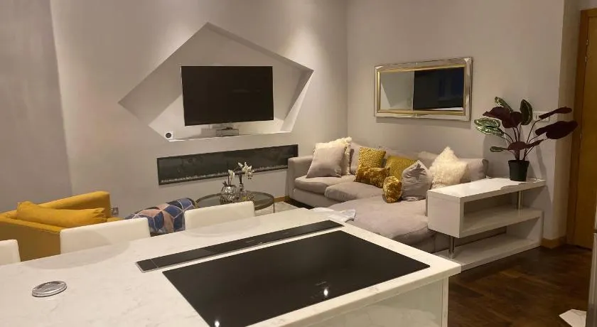 2 bed Chic Apartment in Glasgow City Centre - Image 1