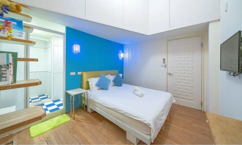 Vanilla bear night market hostel - Image 1