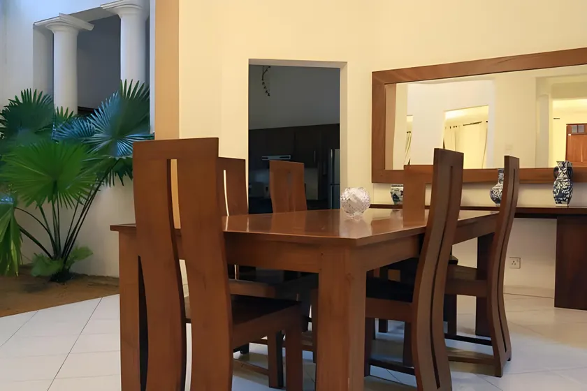 Elegant Garden Villa | 25min to City - Image 1