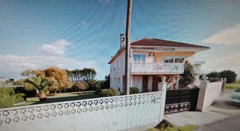 Chalet vacacional en segunda linea de playa - Image 1