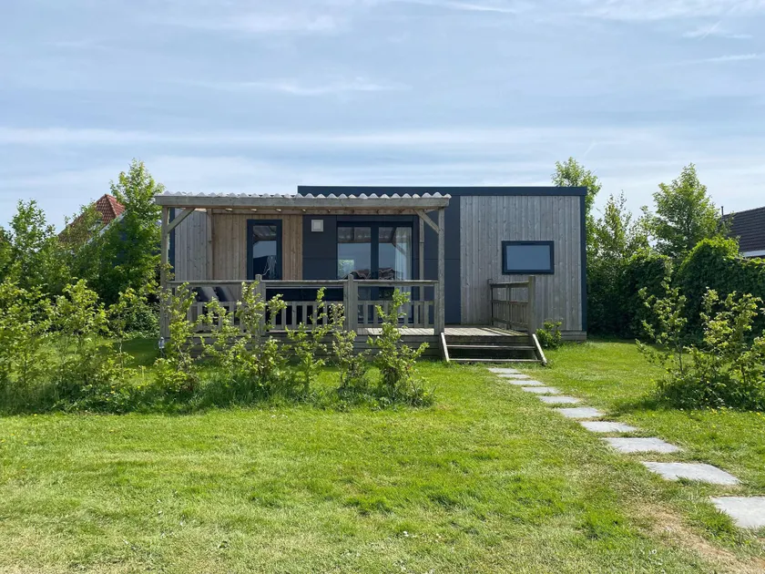Modern 6-person chalet in the Frisian countryside, 3 bedrooms and WiFi - Image 1