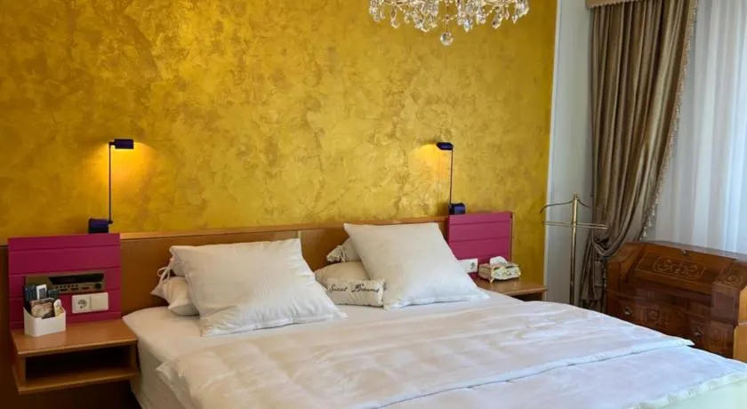 Golden Rooms Exklusiv - Image 1