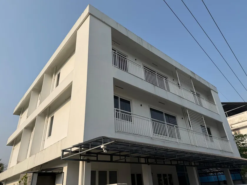 Hotel Serenity - Image 1