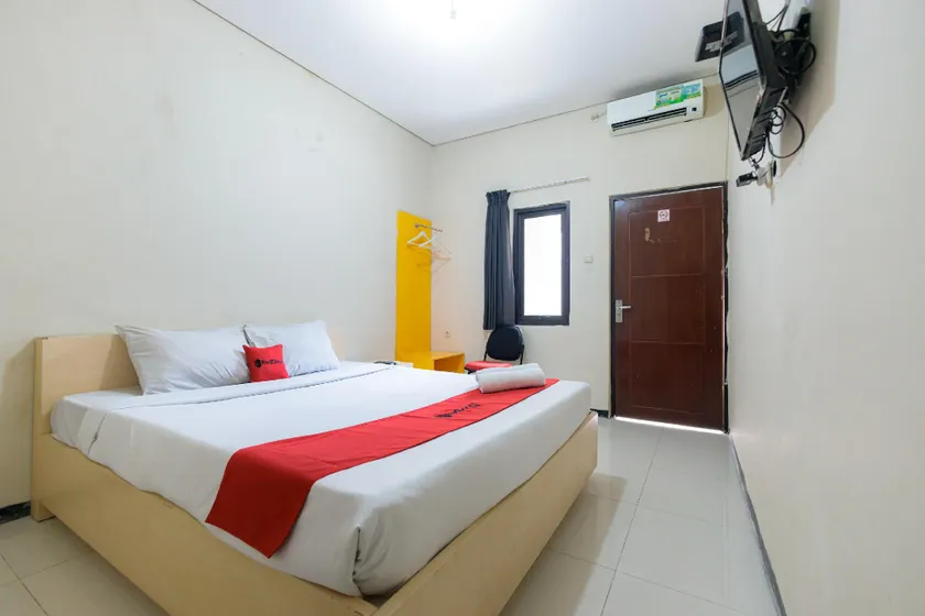 RedDoorz at Osuko Residence Sukomanunggal Jaya - Image 1