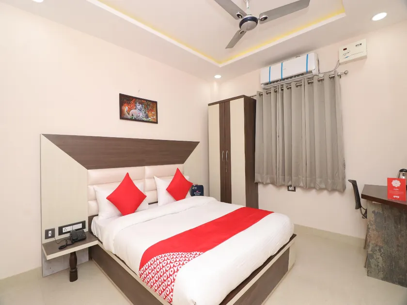 Hotel Centre Point - Image 1