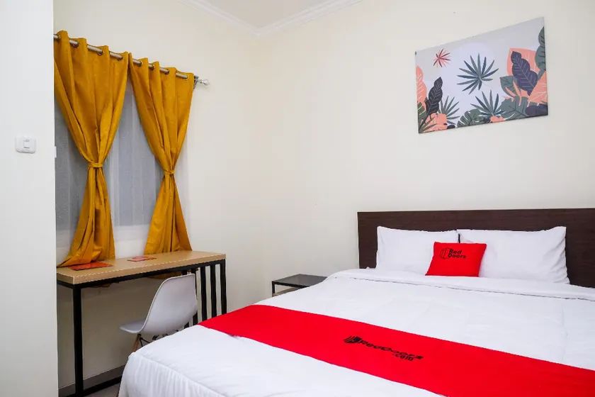 RedDoorz near Kawasan Bandara Ahmad Yani Semarang 2 - Image 1