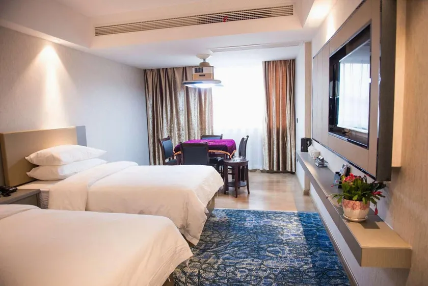 Dehua Hotel - Image 1