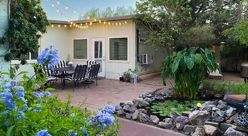 Relax at Artist's Secret Garden, KOI Pond & Jacuzzi, 4 BIG groups - Image 1