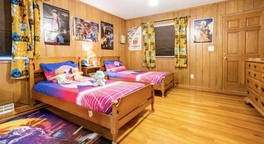 1980's Themed Room with MASSIVE 80's Arcade - Image 1