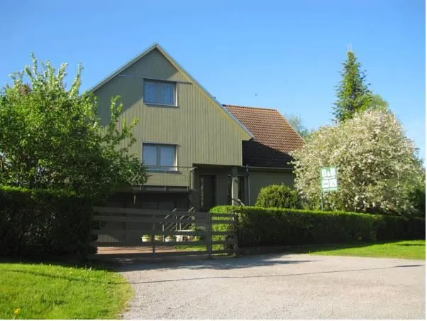 Piibelehe Garden Guesthouse & Caravan Park - Image 1