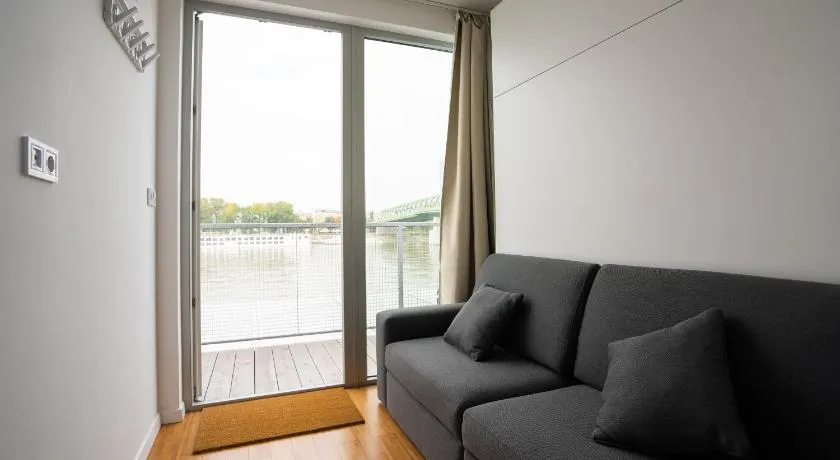 Sundeck botel - party boat - Image 1