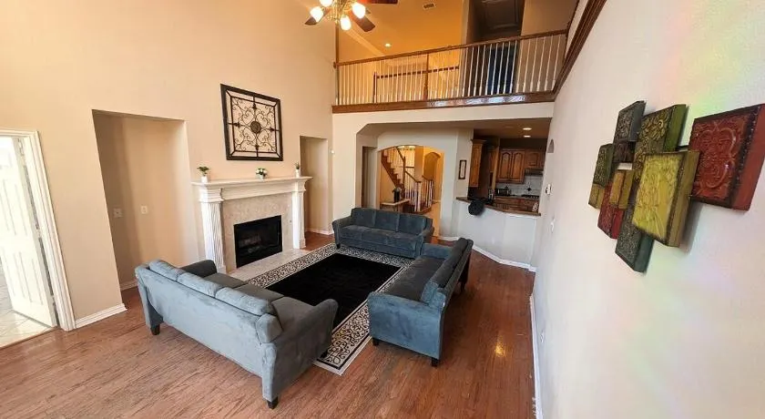 Elegant, comfy, a retreat with Pool - Image 1