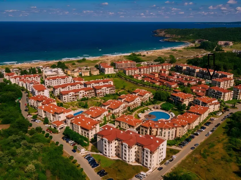 Green Life Beach Resort Apartment - Image 1