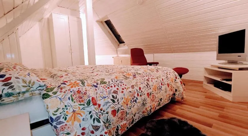 Apartment in A Wonderful Panoramic Location - with Shared Bathroom - Image 1