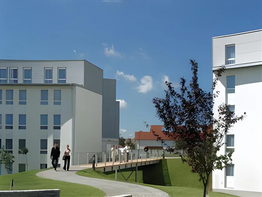 Campus Hotel - Image 1
