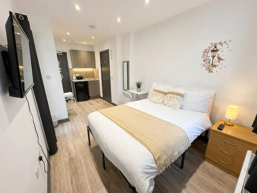 133 Wood Green Studios to Central London - Image 1