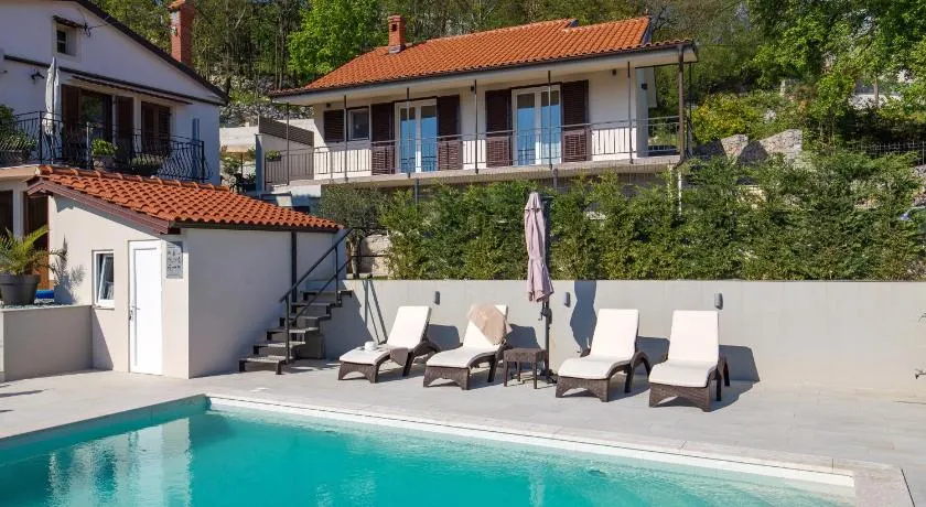 SROK luxury apartments by the pool - Image 1