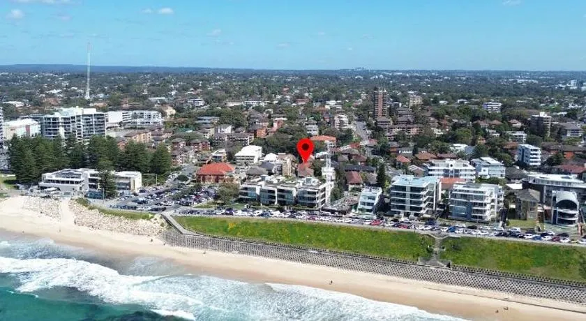 Top Location Beachside Apartment - Image 1