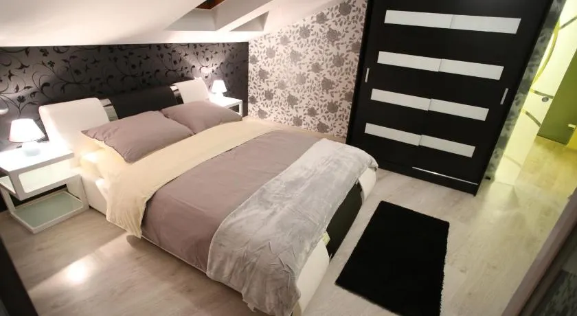 Centrum Lux Apartman - Image 1