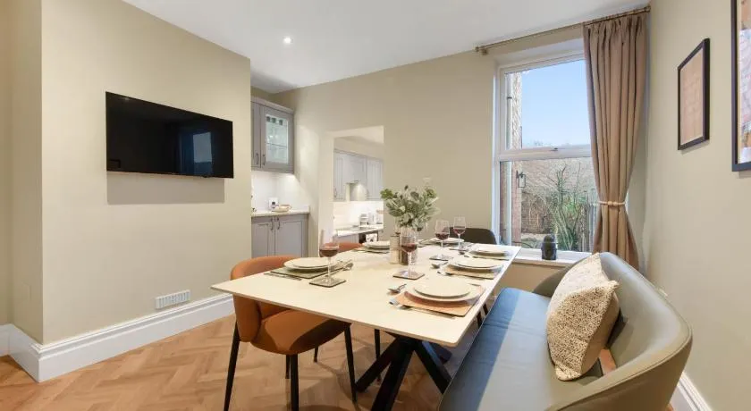 WhiskAwayHomes - Sebright Avenue - Luxury home - Image 1