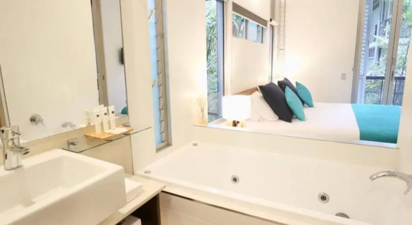 Lush Rainforest Retreat minutes from Hastings St 8201 - Image 1