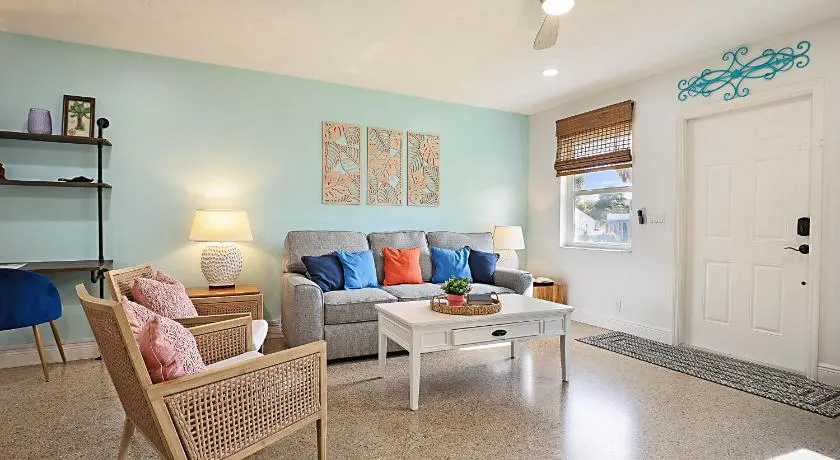 Tropical Escape near Beach! Tons of parking! - Image 1