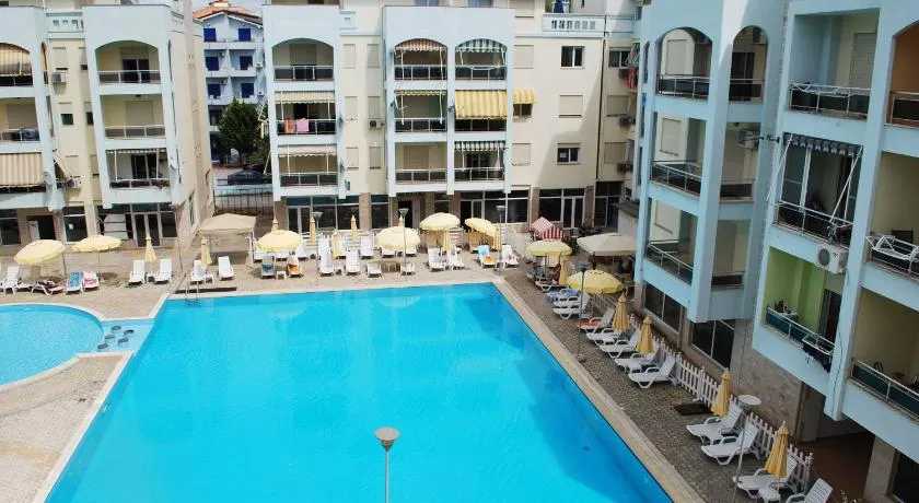Arbi's Pool View Apartment - Image 1