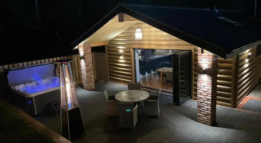 Harewell wood lodge - Image 1