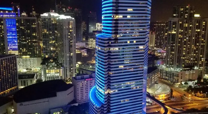 Downtown Miami Deluxe Apartment - Image 1