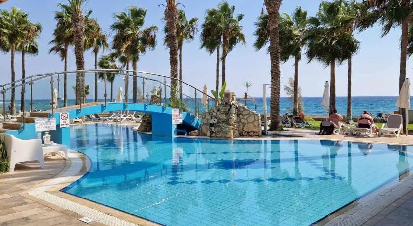 Simos Magic Beach Hotel Apts - Image 1