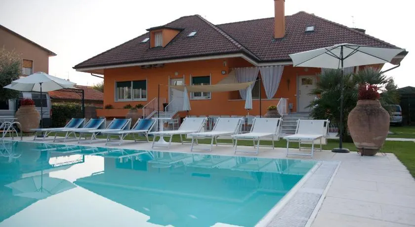 Villa Orange - Image 1