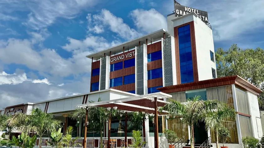 HOTEL GRAND VISTA - Image 1