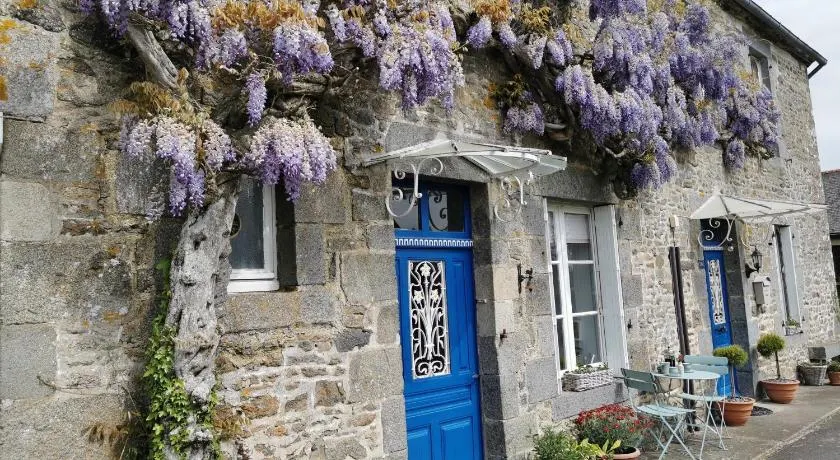 ‘Les Portes Bleues’ Chambres d’hôtes - Image 1