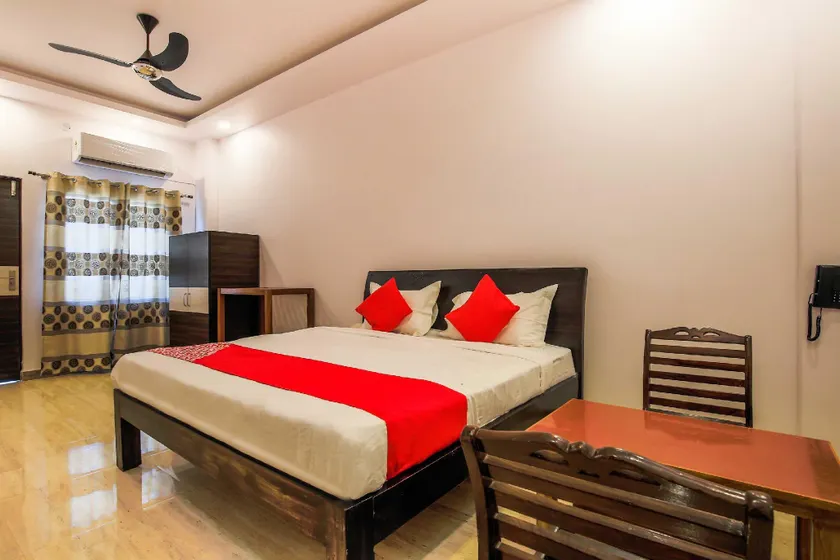 Hotel O The Velvet Chinhat Tiraha - Image 1