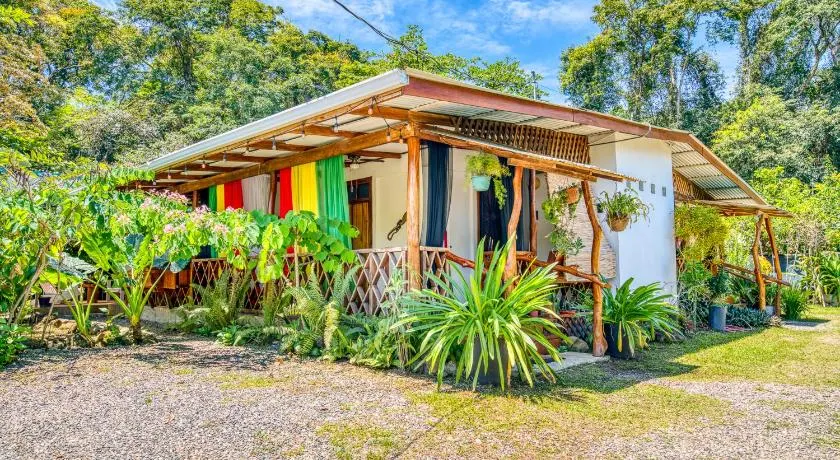 Colibri Ecolodge 3 minutes walk to beach and town - Image 1