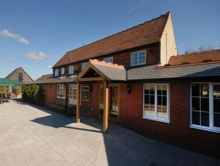 Crouchers Hotel - Image 1