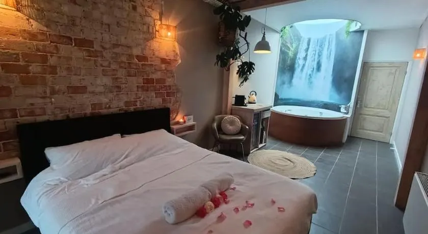 Waterval Wellness-suite met Sauna! - Image 1