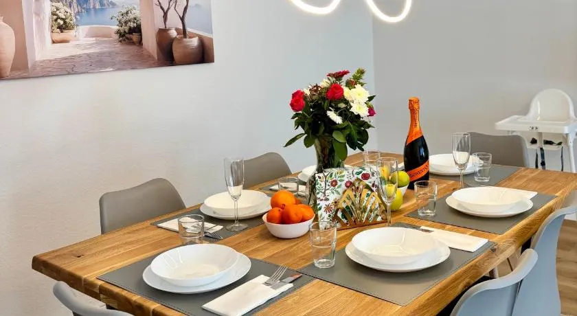 Olive Apartment mit Balkonen & Elektrogrill, 24h Self-Check-in, Free Parking, Netflix & WiFi, TOP Lage, Nähe KEM Kliniken - Image 1