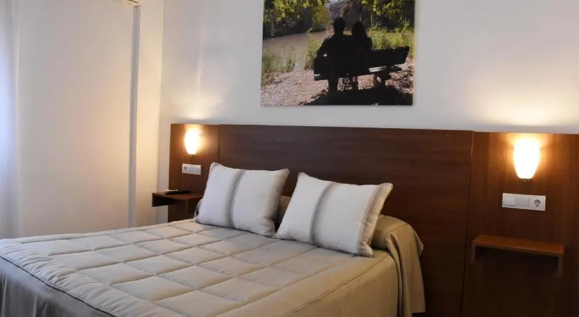Hostal Restaurante El Cruce - Image 1