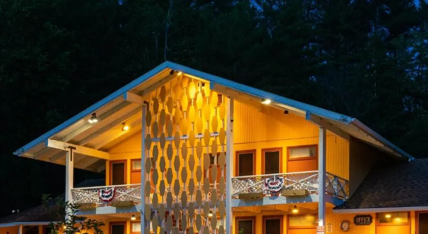 Snowdon Chalet Motel - Image 1