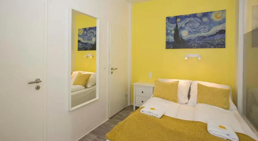 Studio Apartments - zentral mit Hinterhof-Flair - Image 1