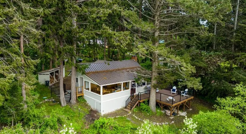 Eagle Beach Retreat - Image 1
